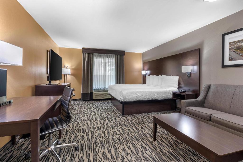 Denton Hotel | Best Western Plus Denton Inn & Suites