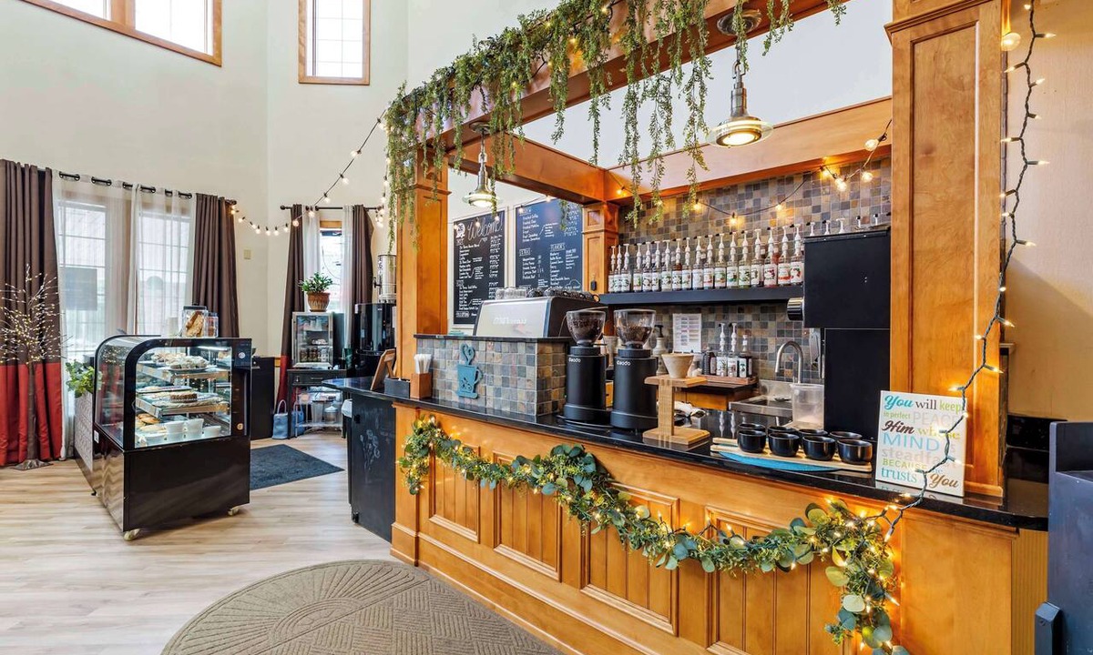 Columbiana Hotel | Best Western Plus Dutch Haus Inn and Suites