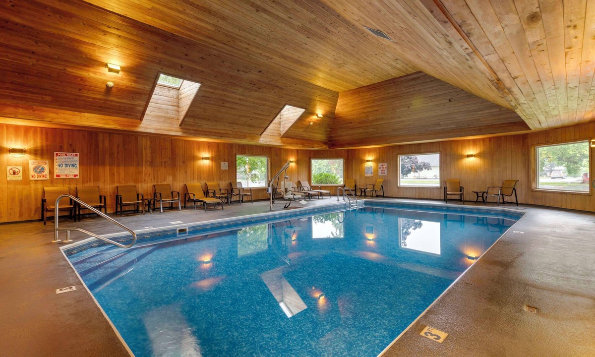South Burlington Hotel | Best Western Plus Windjammer Inn & Conference Center