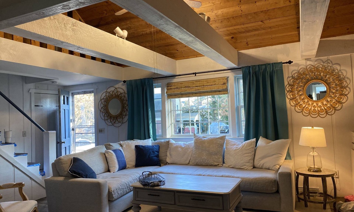 South Dennis House | Big House in Heart of Cape. Close to Everything!