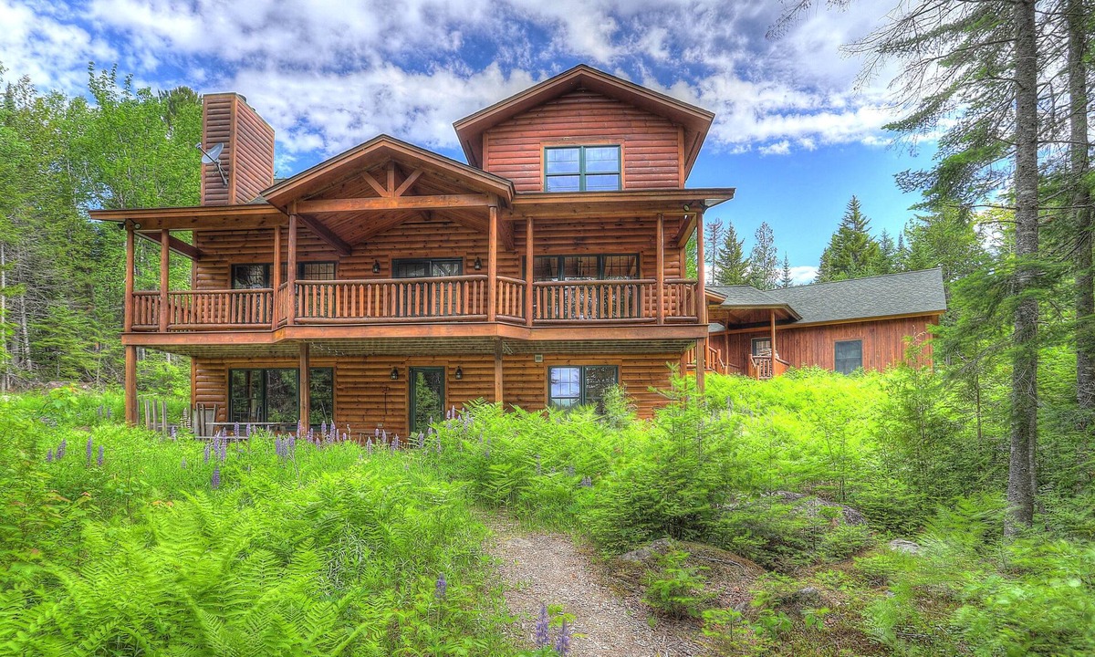 Rangeley House | Birches - Beautiful log home on peaceful Loon Lake