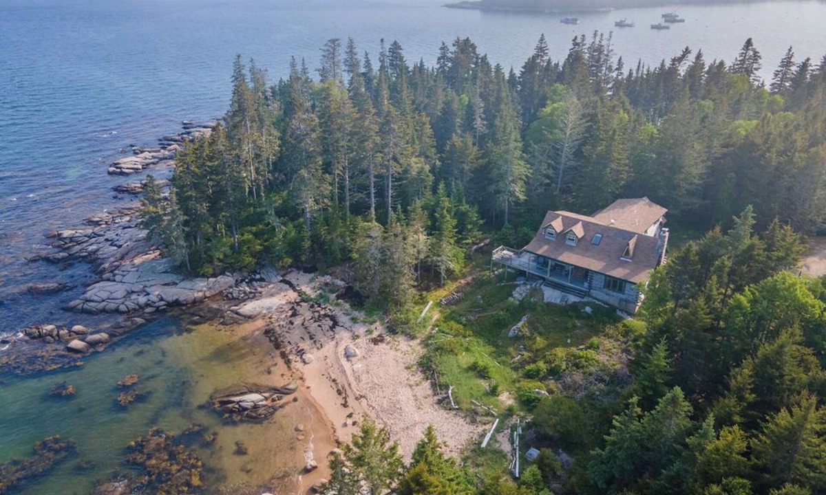 Minturn Cabin | Black Point Hideaway - Private Oceanfront Property