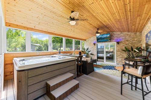 Wayland House | Blissful Serenity - Walk to Lake Milton with Hot Tub