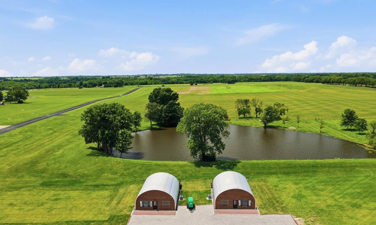 Pleasant Hill Apartment | Blue Cedar Hangars Near Fishing Pond + Runway