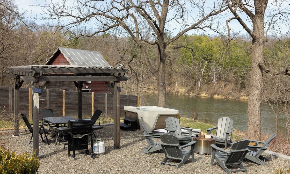 Columbiaville House | Blue Heron House - 3BR Creekside Retreat with Hot Tub, Firepit & 10min to Hudson