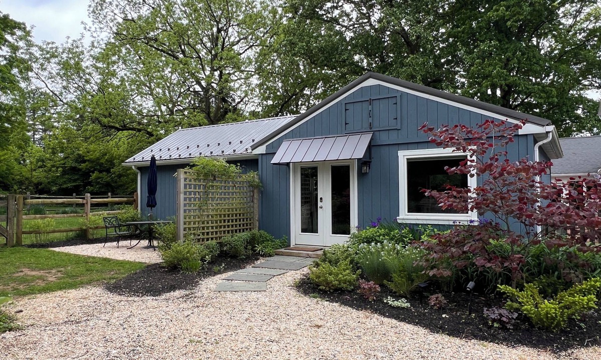 Kennett Square Cottage | Blue Lotus, LUXE Cottage, in walkable Kennett Square near Longwood Gardens