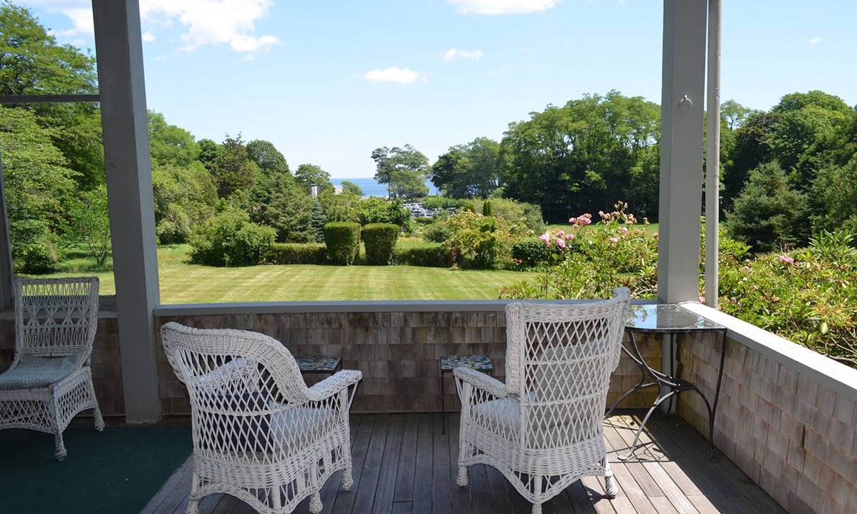 Manchester-by-the-Sea House | Booth Cottage: Private Path to Singing Beach