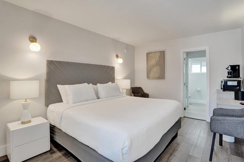 Galt Mile Hotel | Botanica Ocean Blvd King Suite
