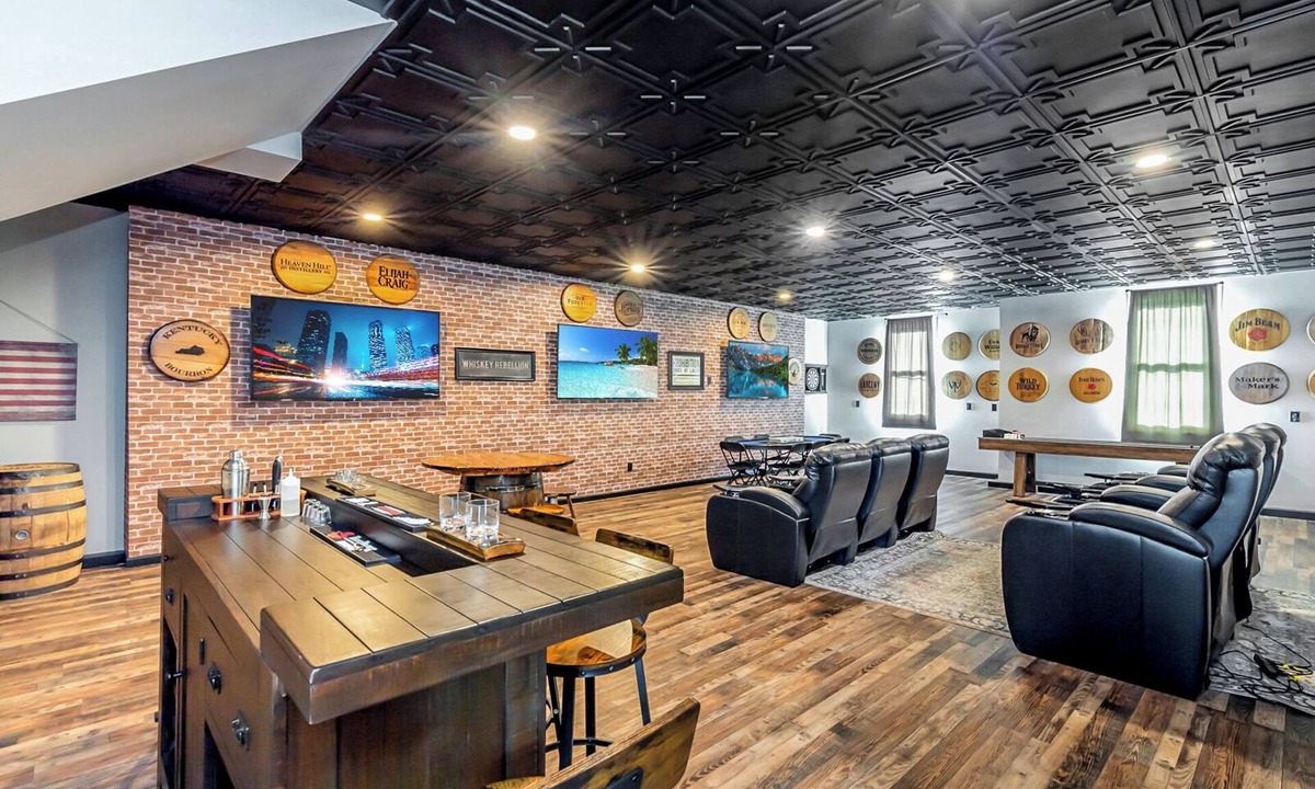 Chaplin House | Bourbon Speakeasy 6BR Estate · Hot Tub · Sleeps 14