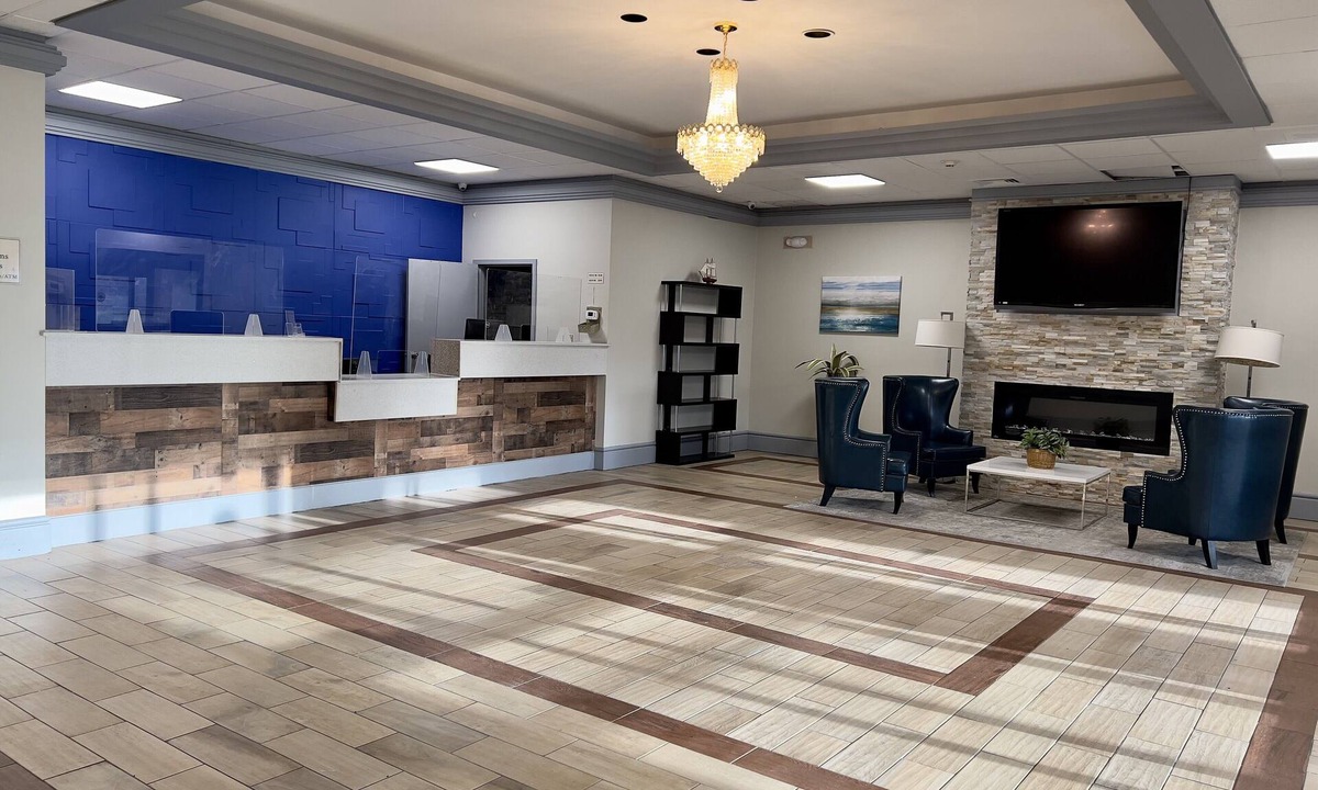 Windsor Locks Hotel | Bradley Inn