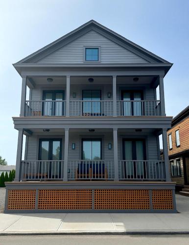 Off Broadway House | Brand New Construction! 3 Unit5 Bed Property