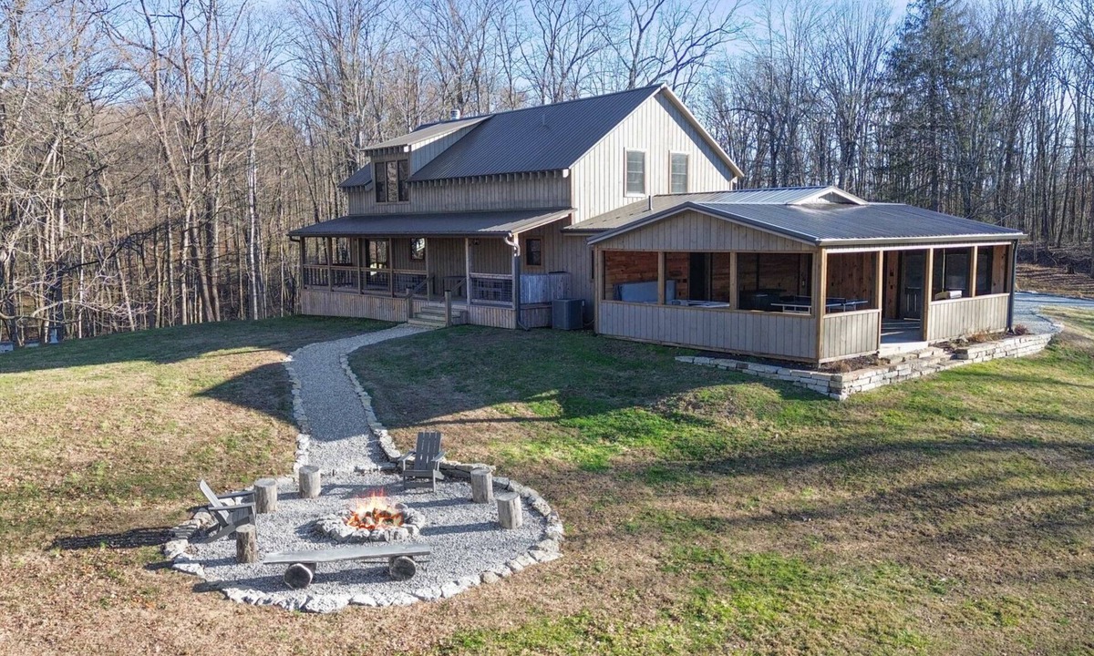 South Bloomingville Cabin | Brawny Woods | Hocking Hills, Hot Tub, Fireplace
