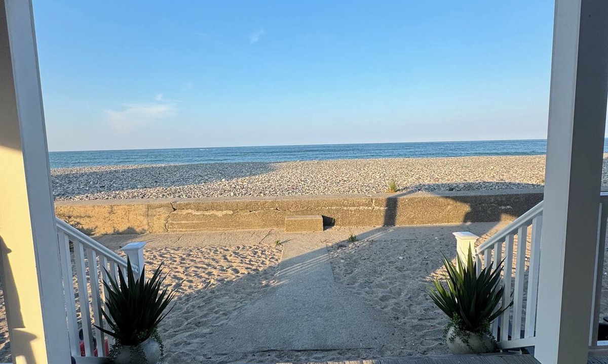 Humarock House | Breakaway Oceanfront Beachhouse Humarock EST 1911