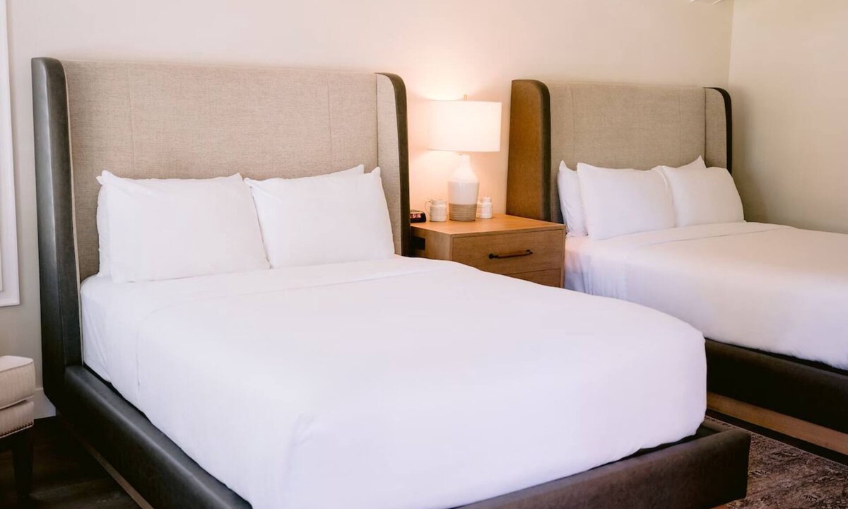 Midway Hotel | Breathtaking Outdoors! 2 Relaxing Units w/Hot Spring & Pool access!