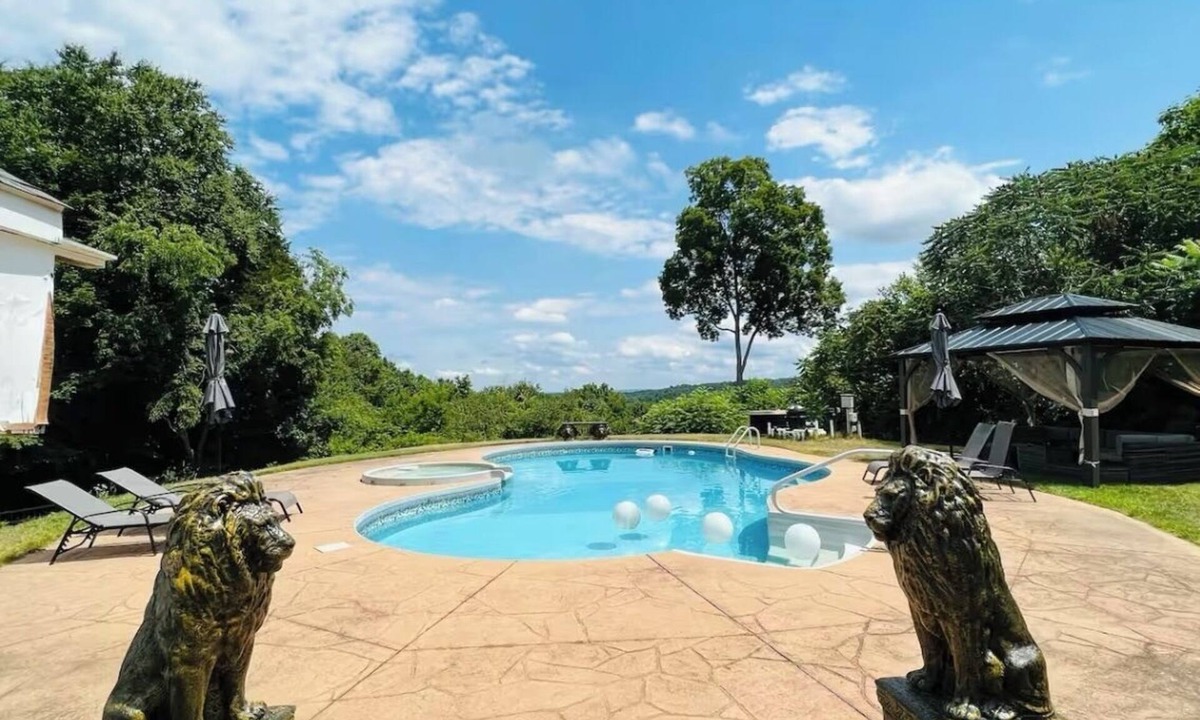 Columbia House | Breathtaking spacious home with unforgettable views