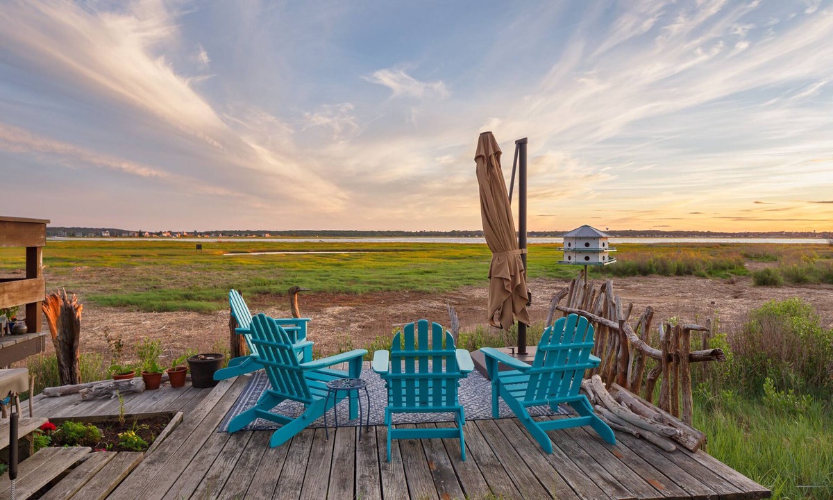 Newburyport House | Breathtaking Sunsets on Plum Island at Blue Moon