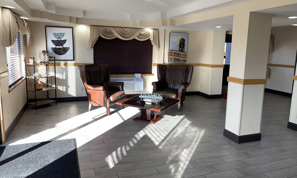 Clinton Hotel | Brentwood Inn Clinton