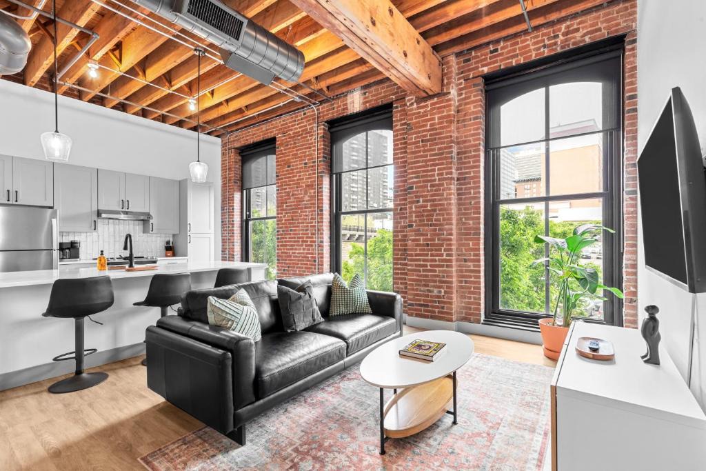 Downtown St. Louis Apartment | Brick & Bed Riverfront Lofts, G 201