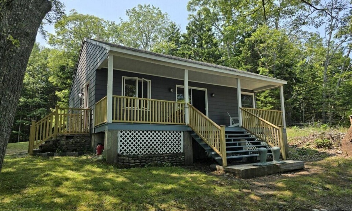 Deer Isle Cottage | Bridges Camp - Private Beach! Dogs welcome!