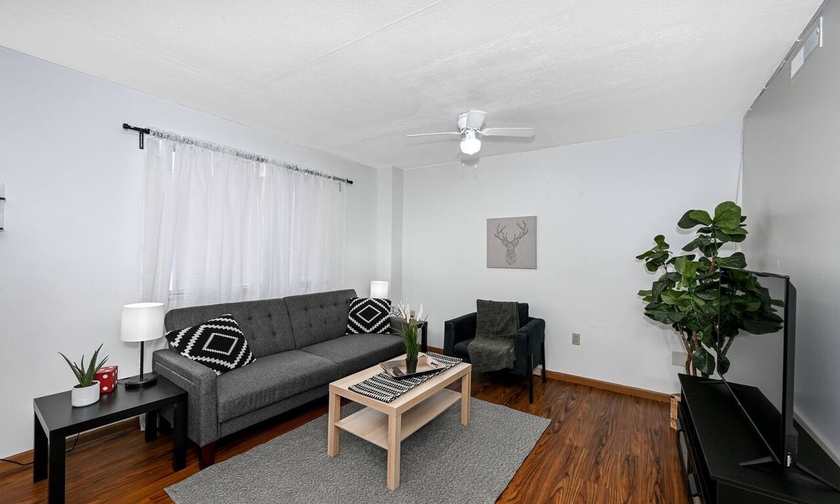 Akron Apartment | Bright 2BR Walk to Summa Near Akron Hospitals & UA