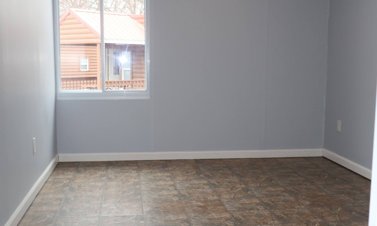 Preston House | Bright 4-bedroom bungalow with AC - with in Strawberry Park Resort Campground