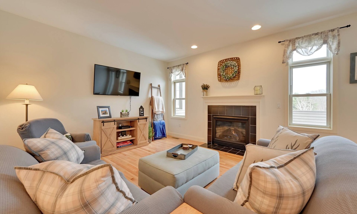 West Hartford Condo | Bright Condo w/Community Perks: Near Ski Quechee!
