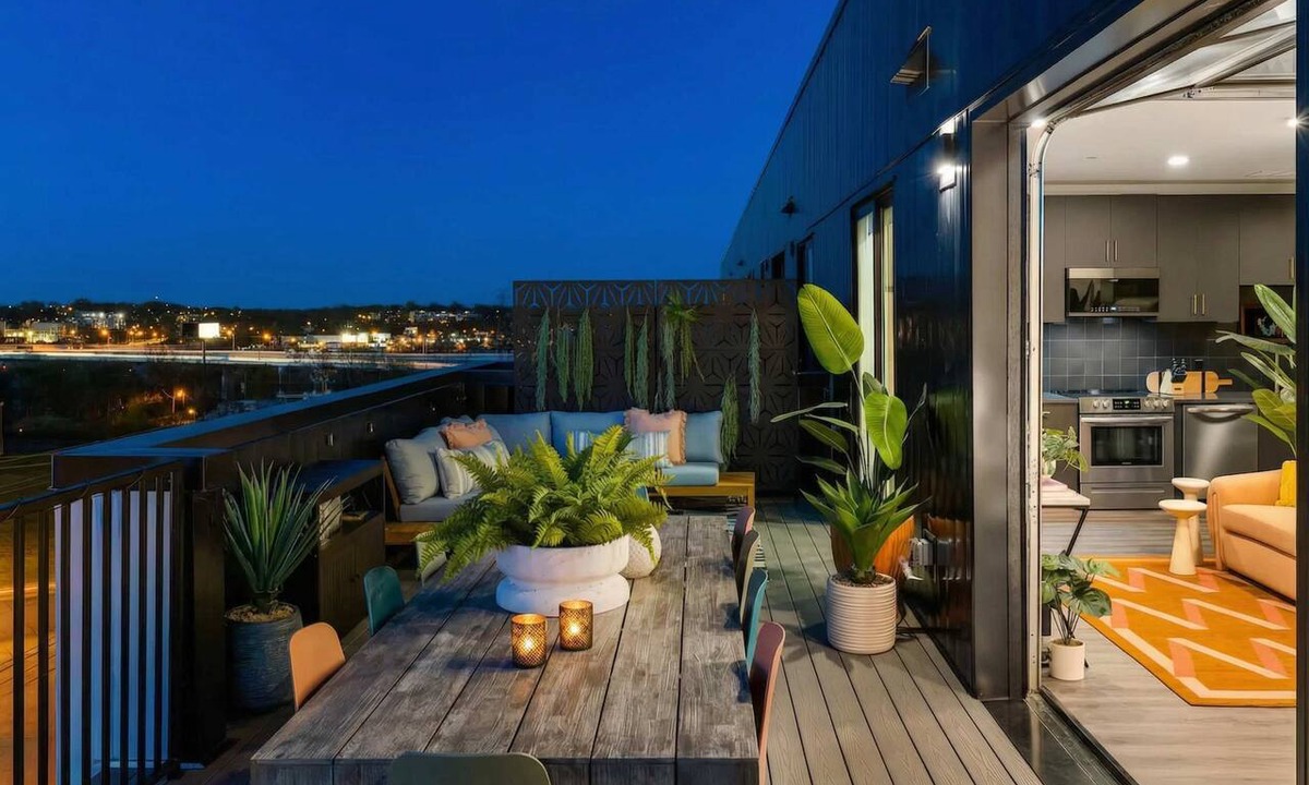 Rolling Mill Hill Apartment | Bright Side - Penthouse Rooftop Deck - Downtown Views