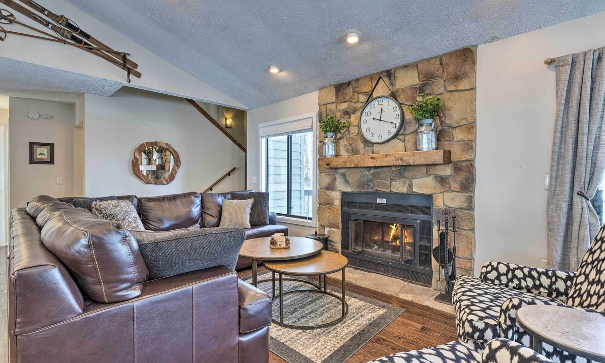 Chestnut Springs House | Bright Wintergreen Resort Home; Deck & Grill!