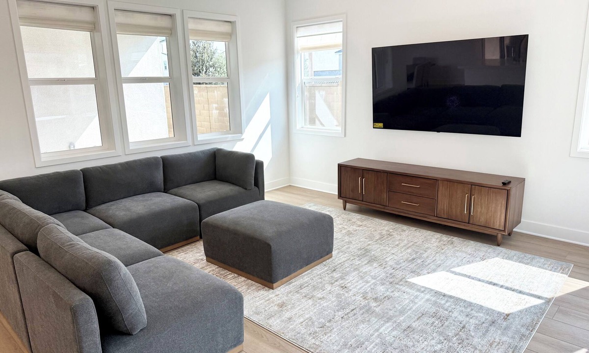 Irvine House | Brilliant 5-bedroom house in vibrant Irvine with High End Amenities and Parks