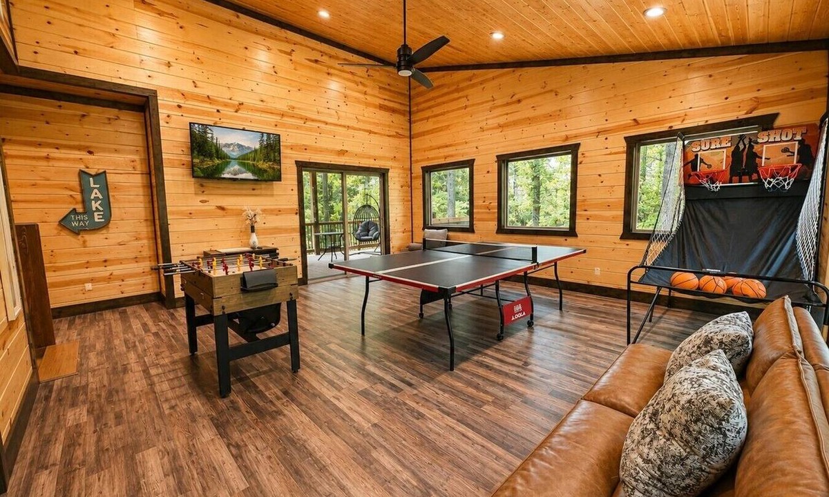 Pickens Cabin | Broken Bow Luxury Cabin, Hot Tub, Ping Pong, Game Room