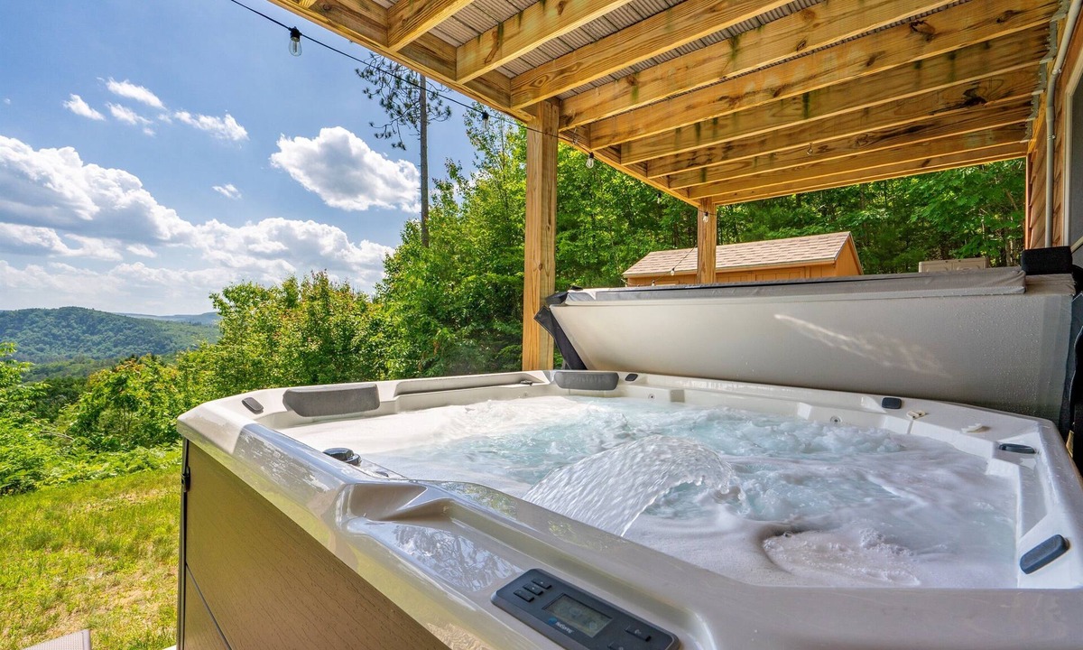 Bryant Pond House | BryantPond Cabin-BNew Firepit! HotTub|Dog Friendly