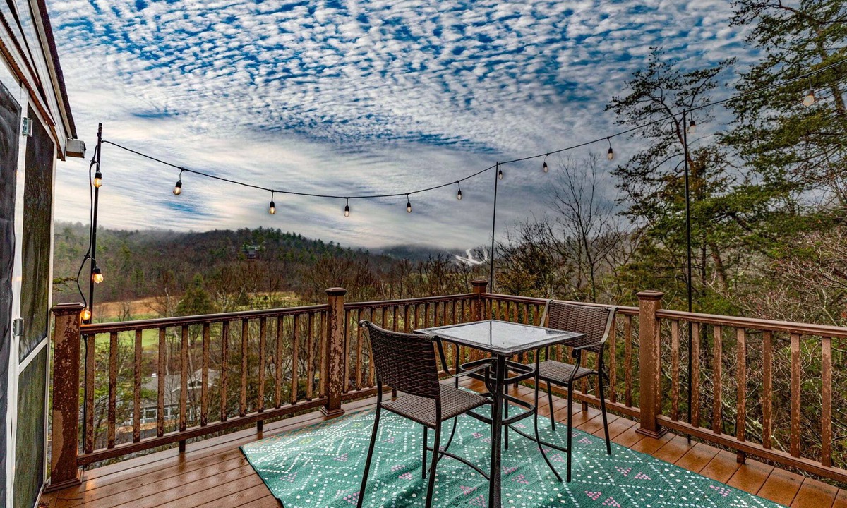 Basye House | Bryce Ascent - ski slope & golf course mtn views!