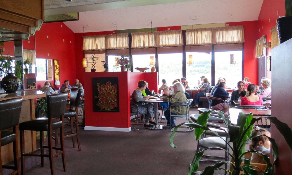 Waterville Hotel | Budget Host Airport Inn