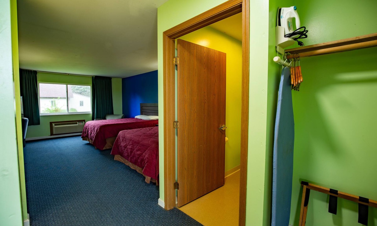 Gilman Hotel | Budget Host Inn