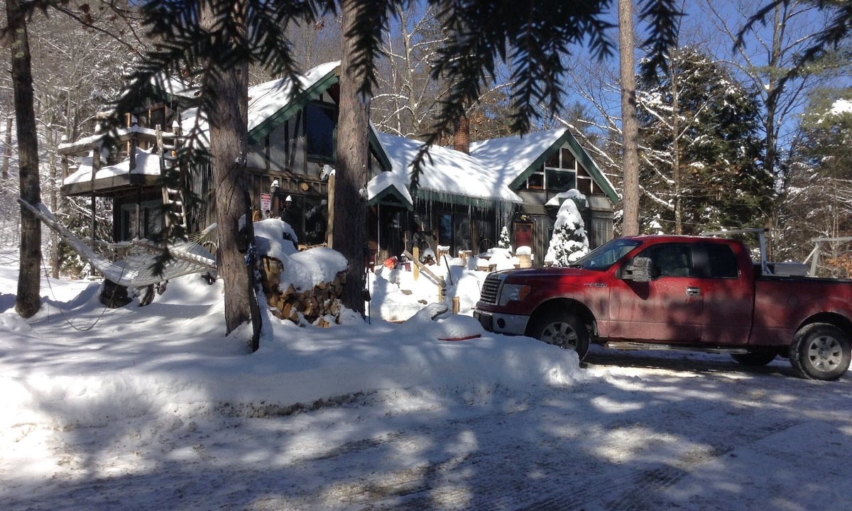 Hill Cabin | BUNK'D Cabin 1 mile from 30' Waterfall Profile Falls, tent in yard. Dogs ok