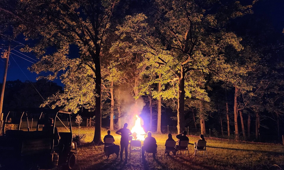 Osceola Cabin | Bunkhouse Cabin near Truman Lake in the Ozarks!