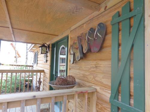 Mount Ida House | C23 - Lake view two bedroom, two bath log-sided cottage with private hot tub overlooking Lake Ouachita