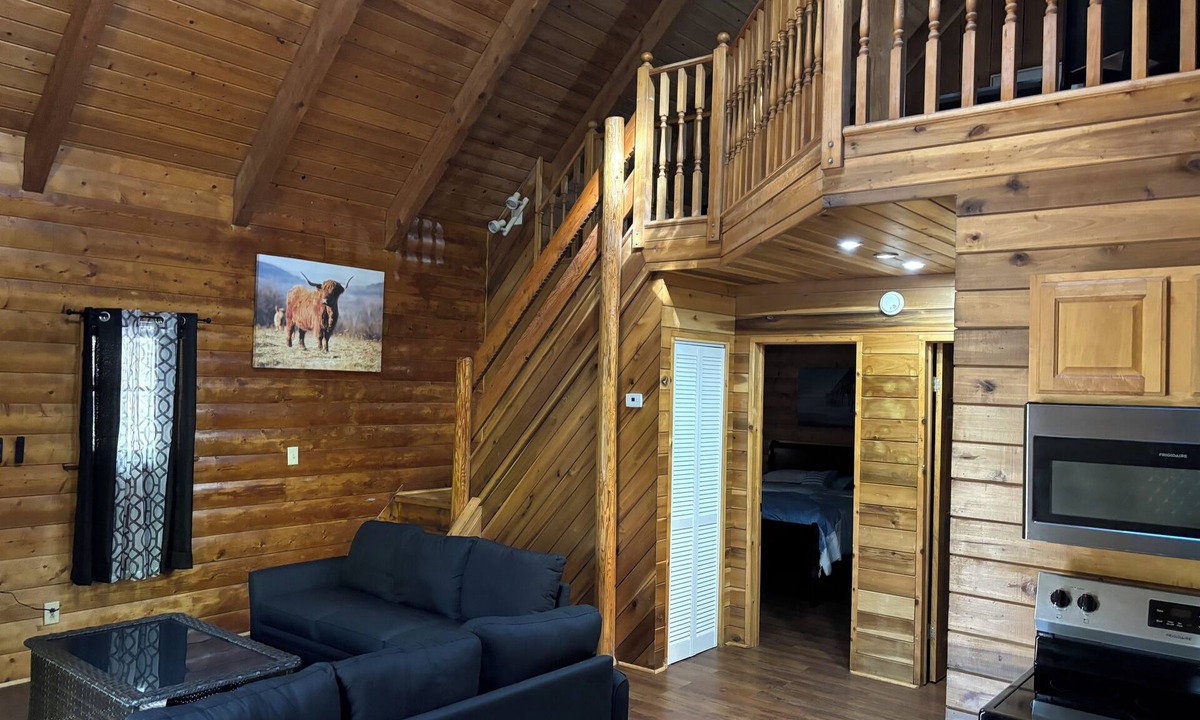 Clear Creek Cabin | {CABIN #2 of 4}"THE COMFORT ZONE" PET FRIENDLY 5 STAR CABIN