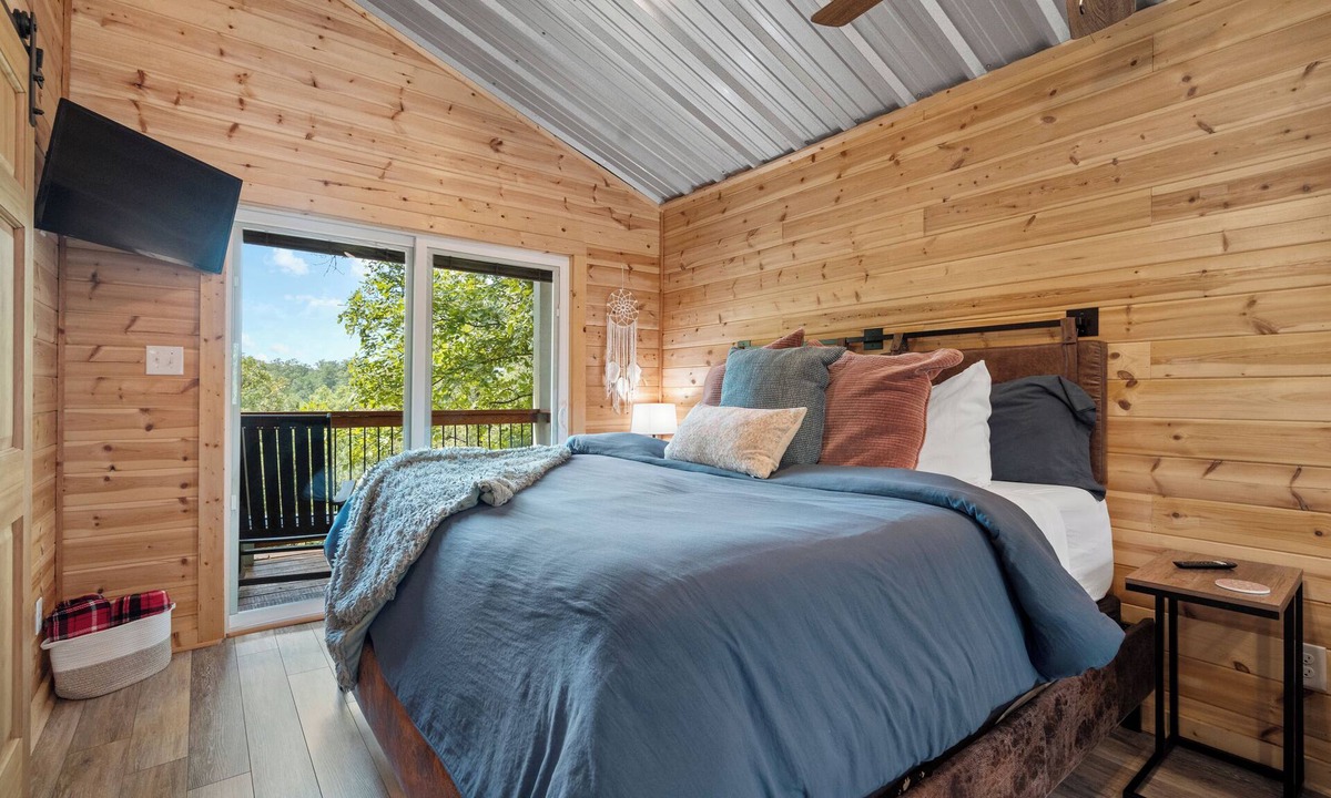 Rockwell Cabin | Cabin #5 @ Rock Creek Cabins! King Bed, Great Porch, Nice Views, Pet Friendly!
