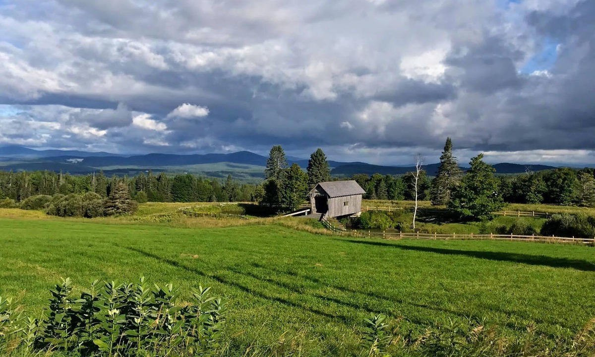 Cabot House | Cabot Plains Farm stunning fall foliage, mountain views, covered bridge, 4B 3BA