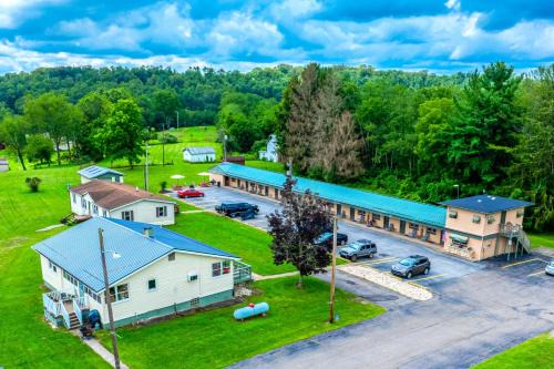 Short Creek Hotel | Cadiz Motel by OYO on route 250