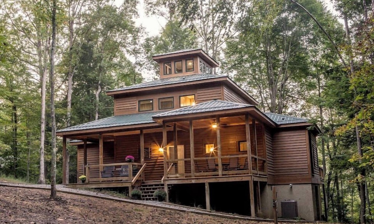 Victor Cabin | Camp McComas Decorated for Christmas National Park Access