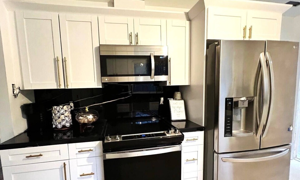 Elkins House | CampRV: Main Lodge House, The Lookout studio apartment, RV hookup, camping