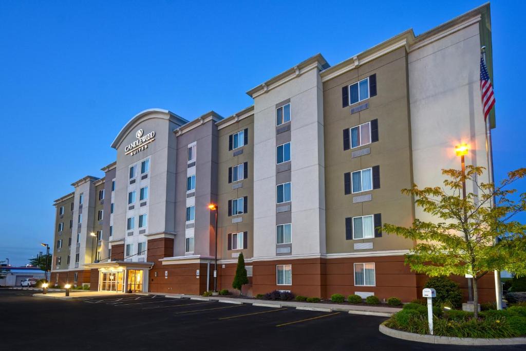 Barton Hotel | Candlewood Suites St Clairsville Wheeling Area by IHG