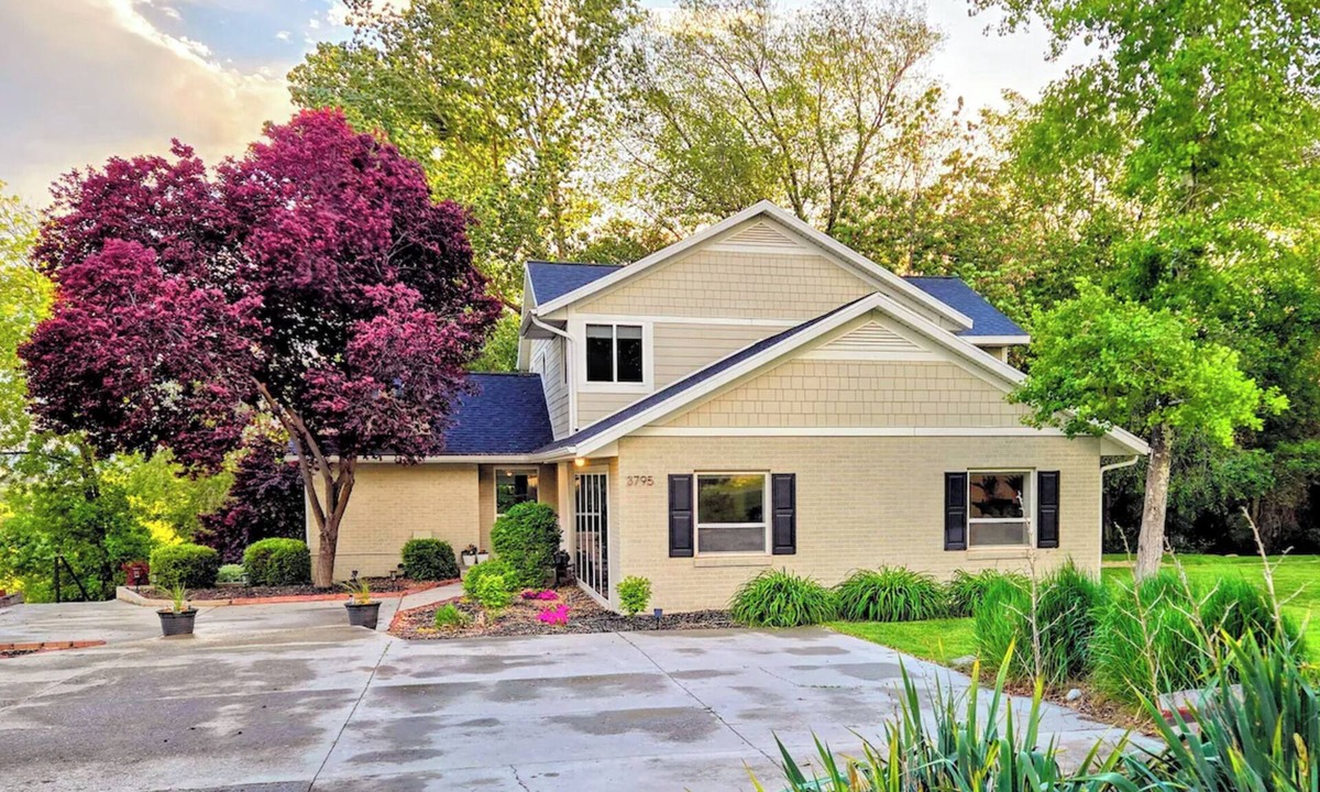 Little Rock Canyon House | Canyon Road Home - Newly remodeled - Spacious yard - Amazing Views-Close to BYU!