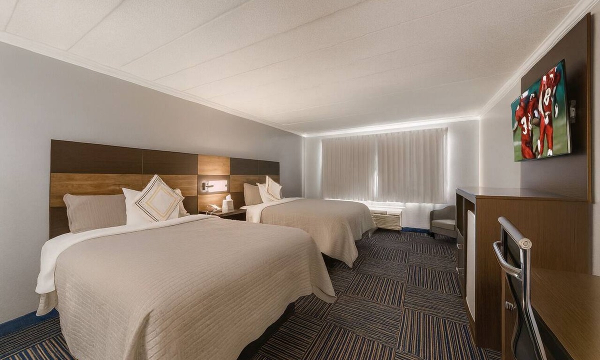 Teaticket Hotel | Cape Cod Charm on a Budget – 2 Pet-friendly Rooms Near Beach, Ferry & Dining