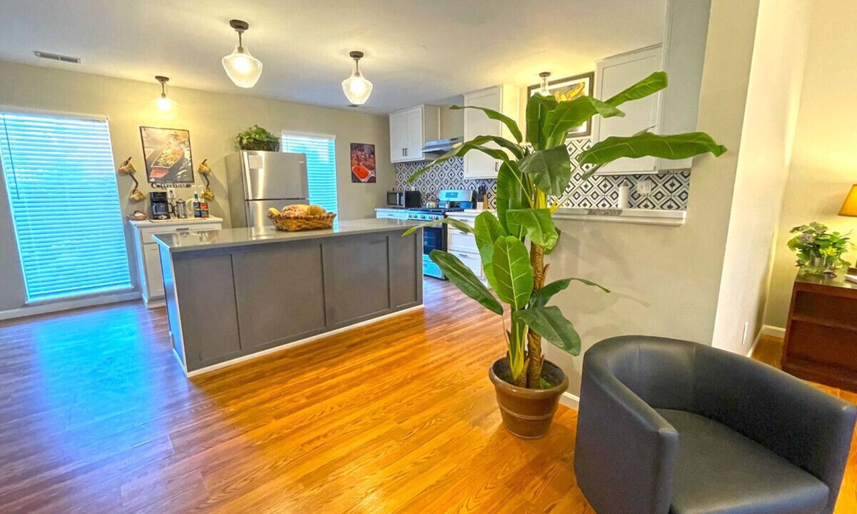 Marietta Condo | Captain's Quarters | One Bed Condo Waterfront on Ohio River