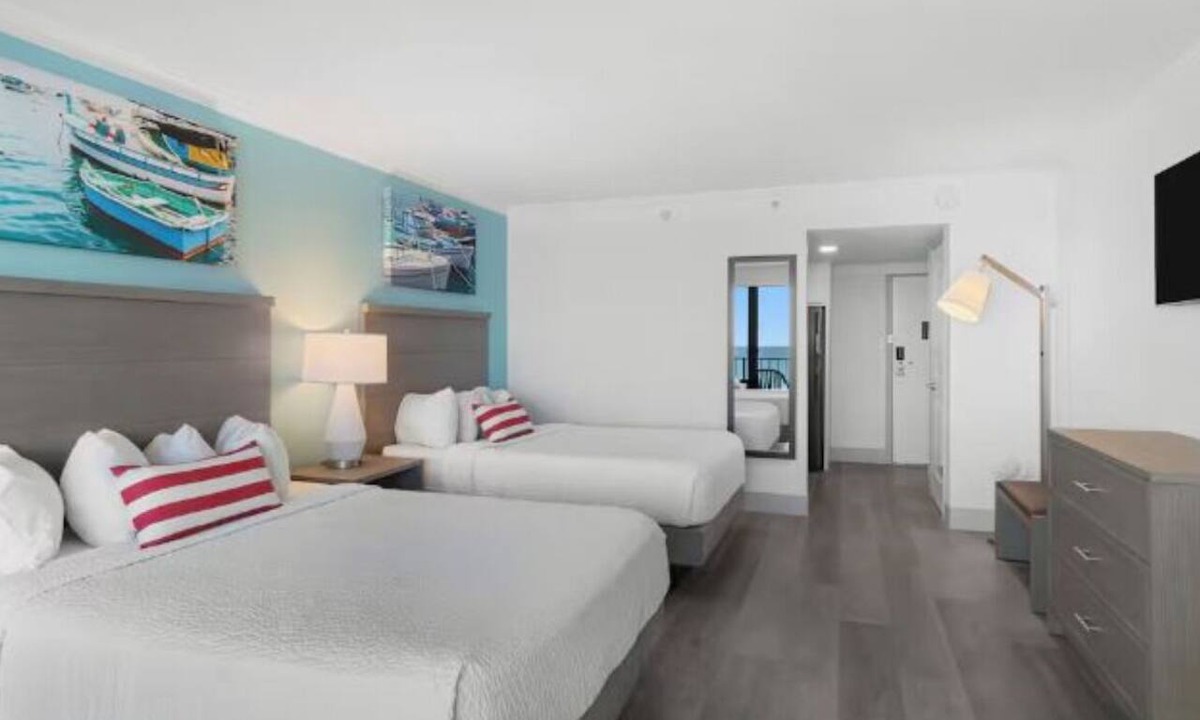 Myrtle Beach Hotel | Captain’s Beach Base | Schooner Building Oceanfront Stay