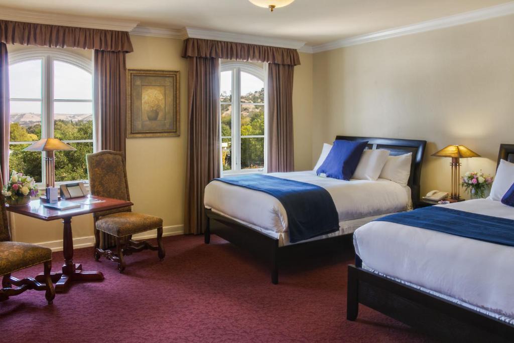 Atascadero Hotel | Carlton Hotel