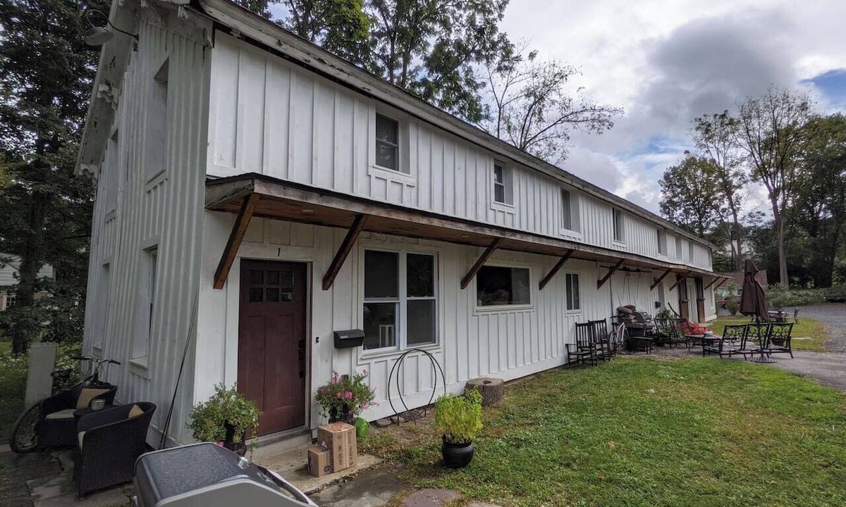 Goshen Apartment | Carriage House Apartment Close to Legoland NY